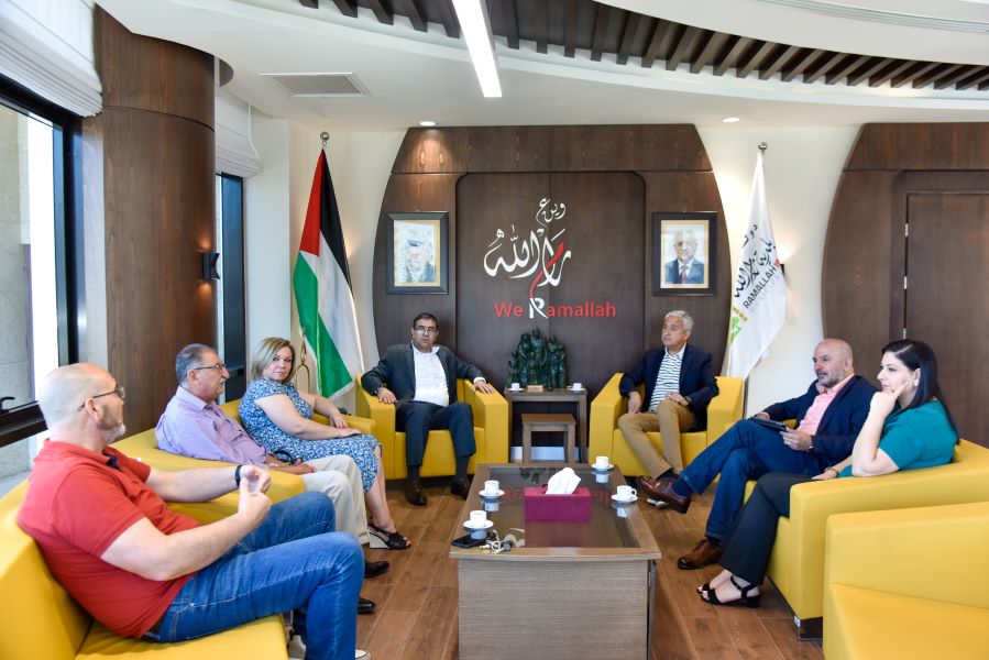 بلدية رام الله تستقبل جمعية خريجي الجامعات الاوكرانية في فلسطين
